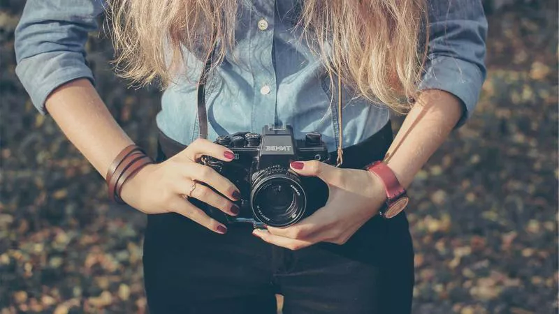 Dấu hiệu nghi ngờ viên thuốc bị ẩm mốc biến màu kém chất lượng